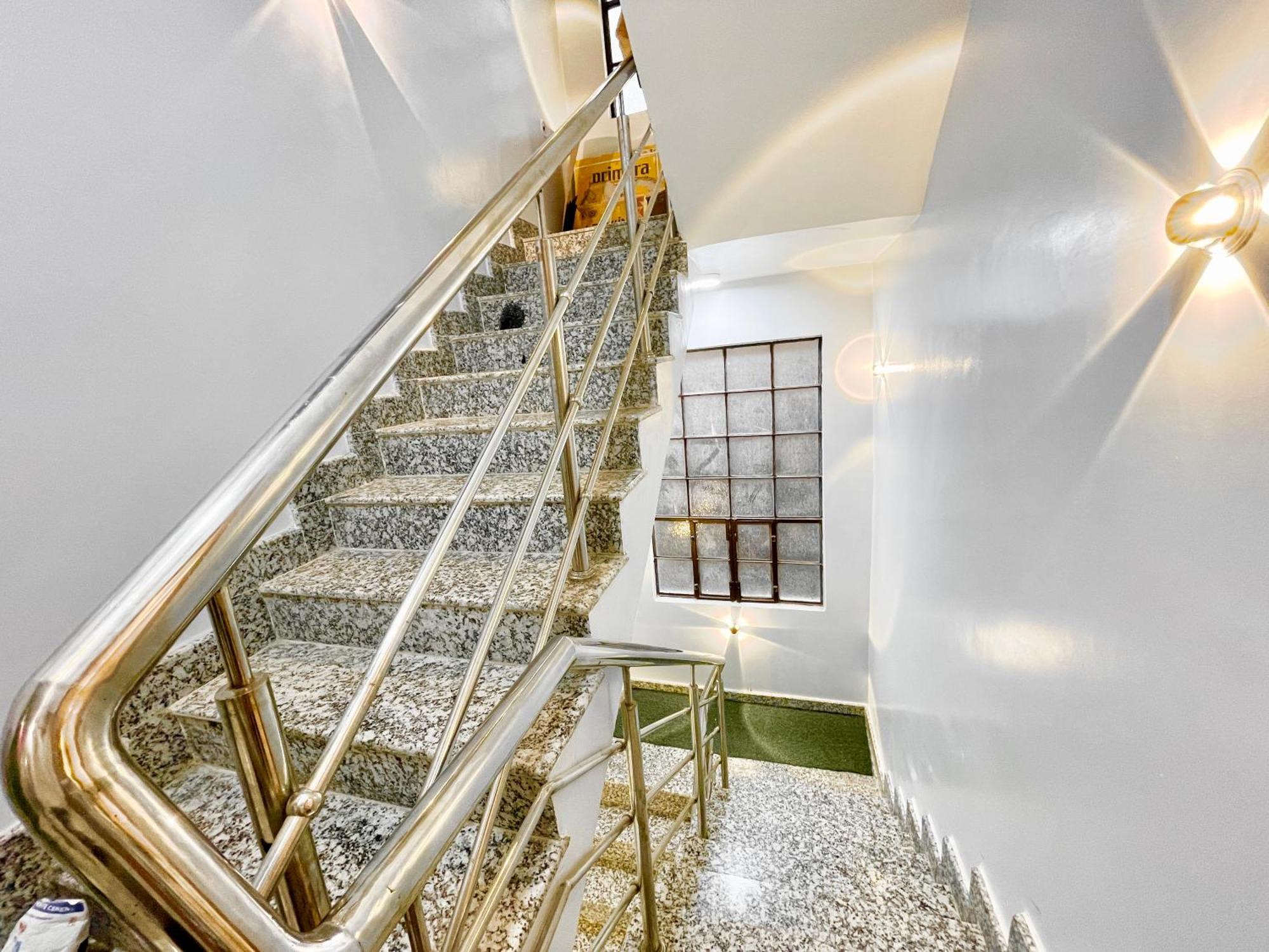 Hotel The Banaras ! होटल द बनारस स्टे, பனாரஸ் தங்கும் ஹோட்டல்f, Air-conditioned With Off Site Parking Availability, Near Kashi Vishwanath Temple, And Ganga Ghat 4*