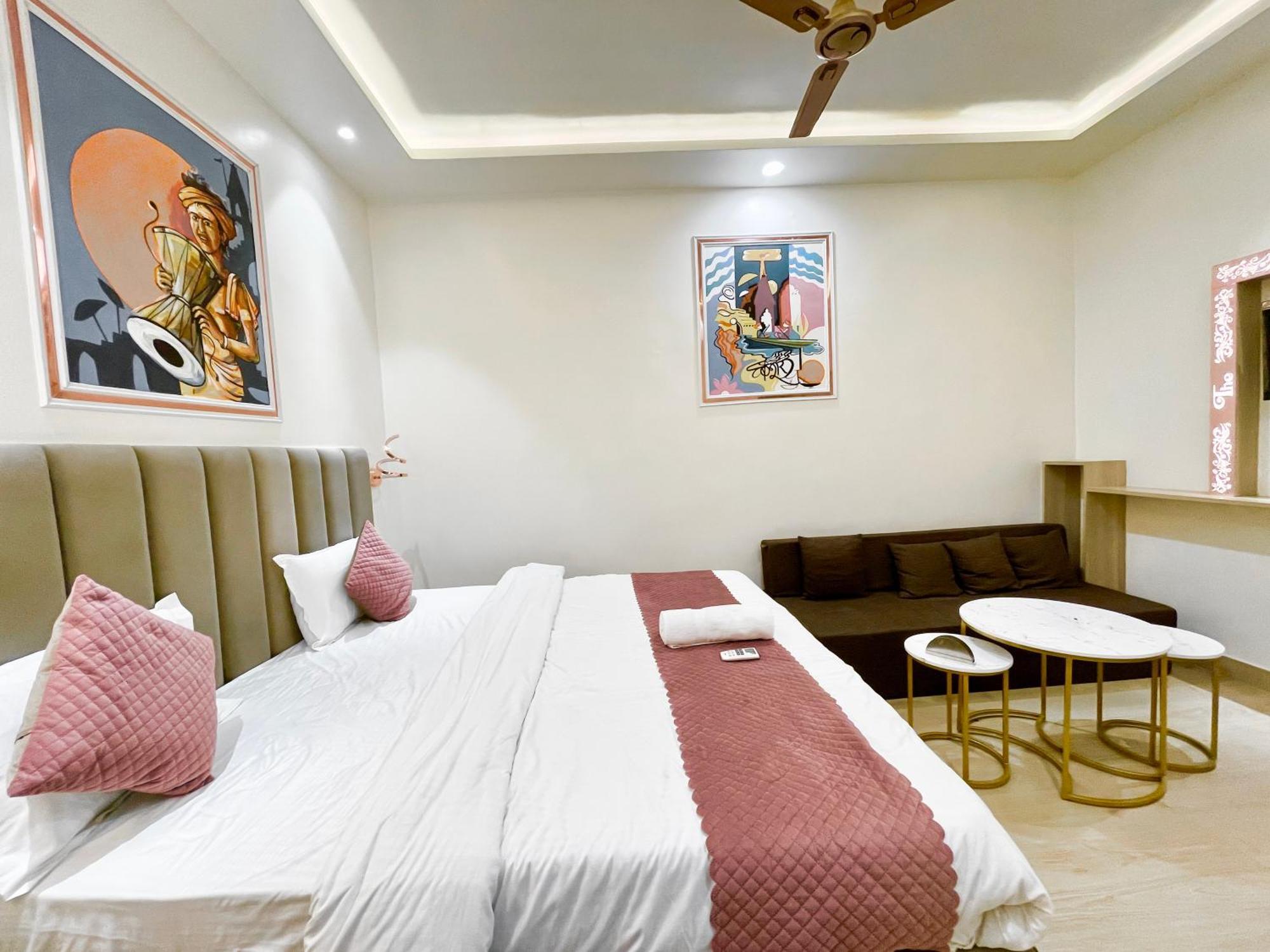 Hotel The Banaras ! होटल द बनारस स्टे, பனாரஸ் தங்கும் ஹோட்டல்f, Air-conditioned With Off Site Parking Availability, Near Kashi Vishwanath Temple, And Ganga Ghat Varanasi