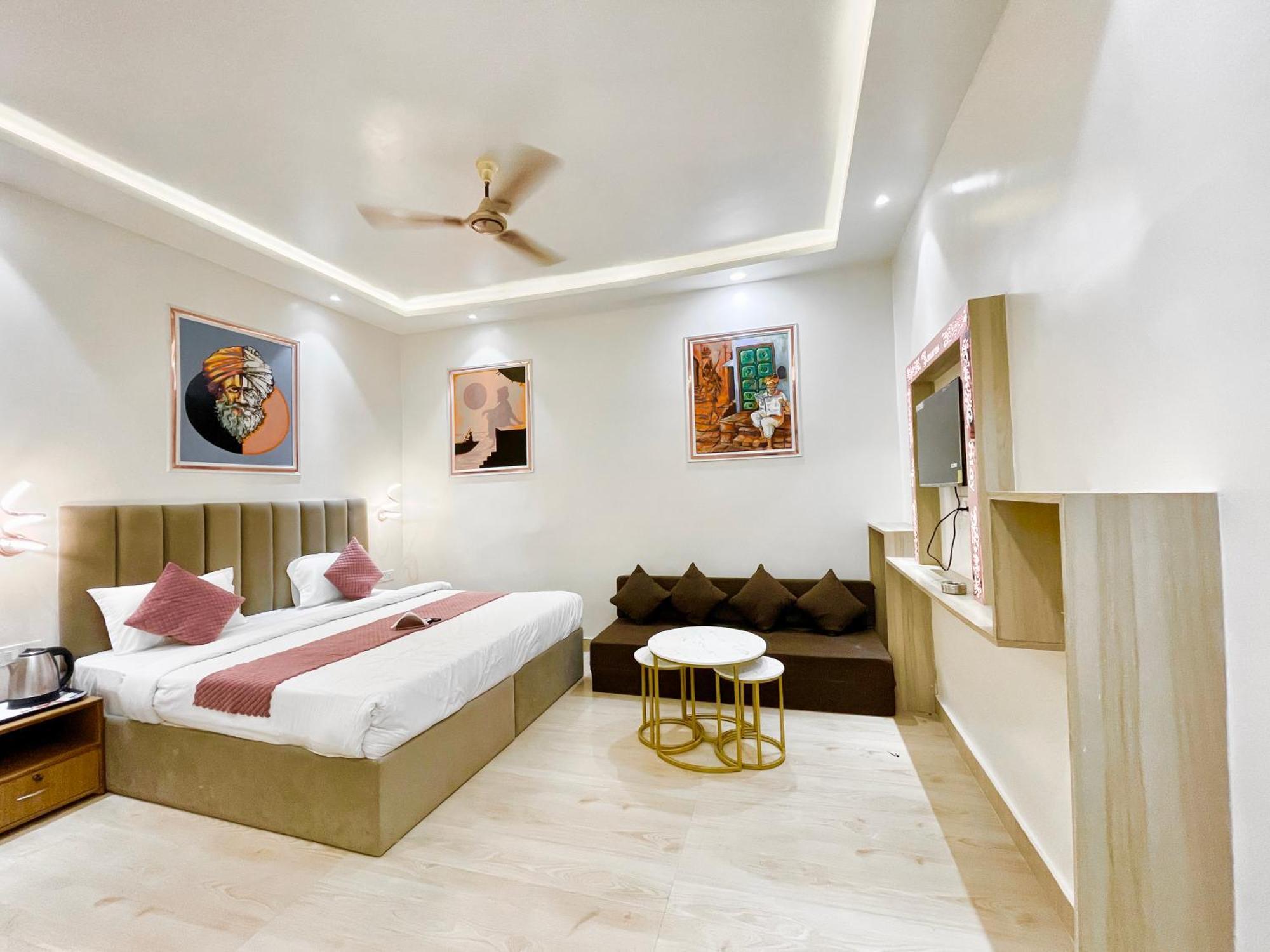 The Banaras ! होटल द बनारस स्टे, பனாரஸ் தங்கும் ஹோட்டல்f, Air-conditioned With Off Site Parking Availability, Near Kashi Vishwanath Temple, And Ganga Ghat Hotel Varanasi