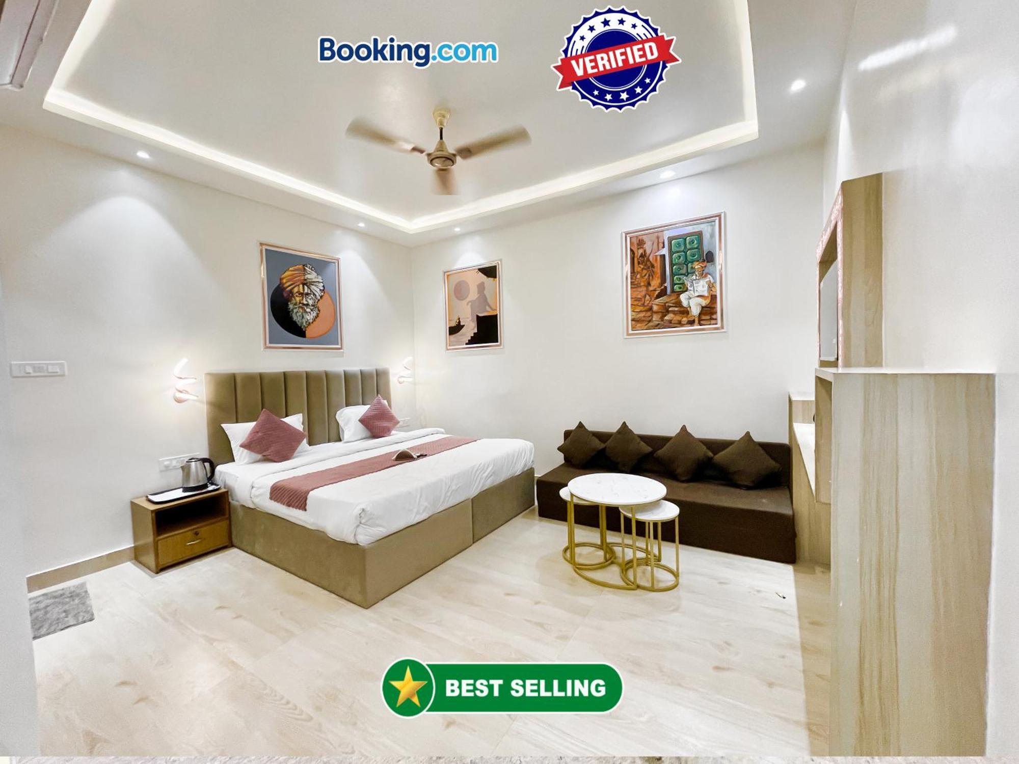 The Banaras ! होटल द बनारस स्टे, பனாரஸ் தங்கும் ஹோட்டல்f, Air-conditioned With Off Site Parking Availability, Near Kashi Vishwanath Temple, And Ganga Ghat 4* Varanasi