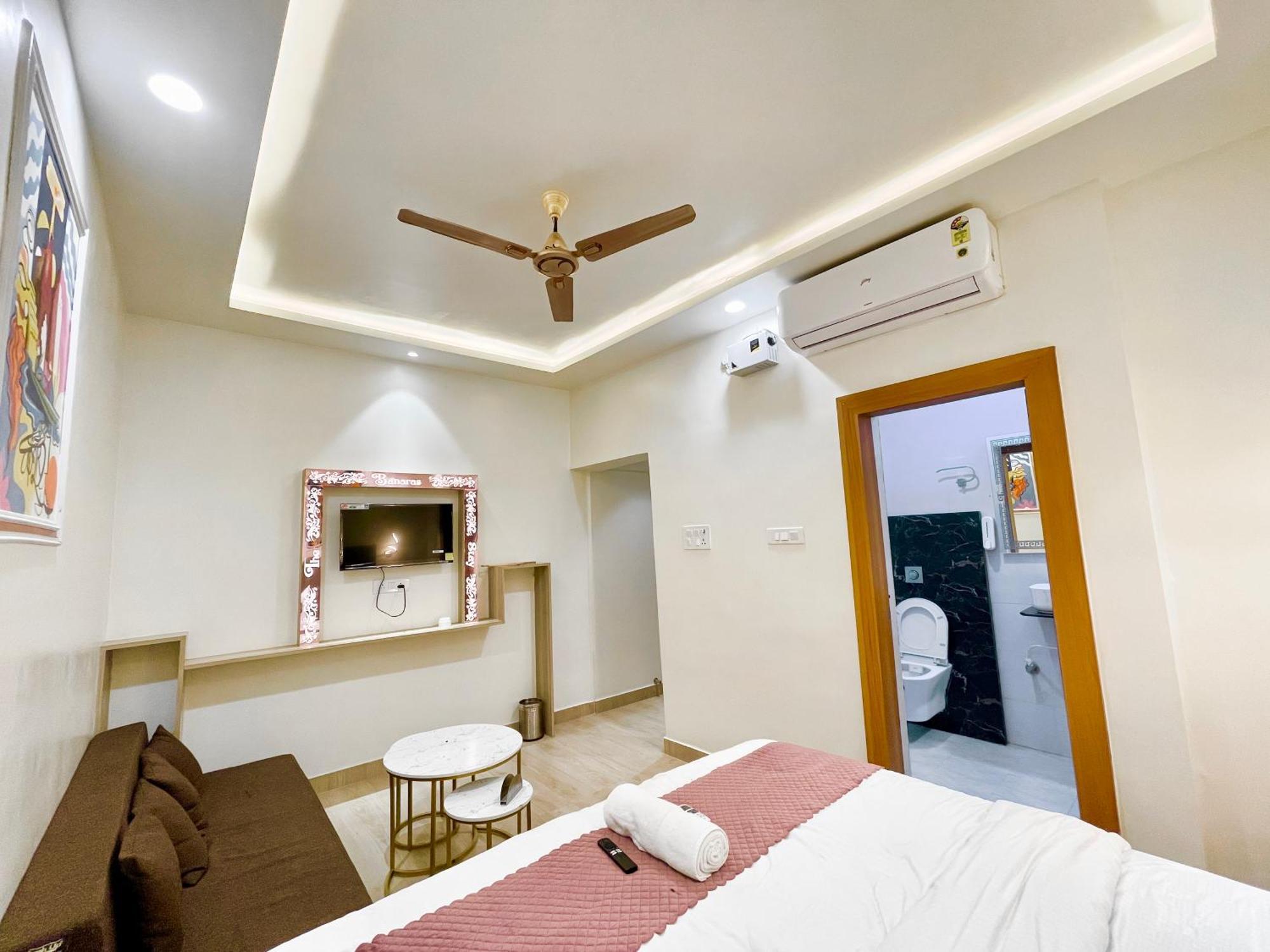 The Banaras ! होटल द बनारस स्टे, பனாரஸ் தங்கும் ஹோட்டல்f, Air-conditioned With Off Site Parking Availability, Near Kashi Vishwanath Temple, And Ganga Ghat
